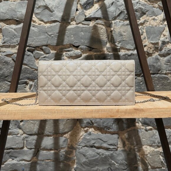 Christian Dior Pearl Grey Patent Cannage Chain Clutch - Picture 5 of 16